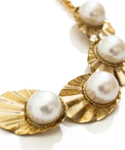 Liase Crown Shell Necklace With Natural Pearls